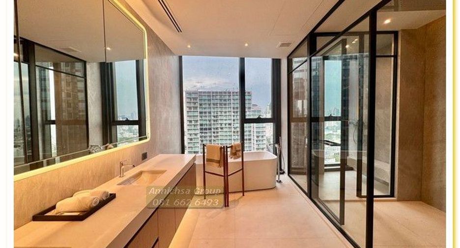 For sale 4 bedrooms condo in Khlong Toei, Bangkok