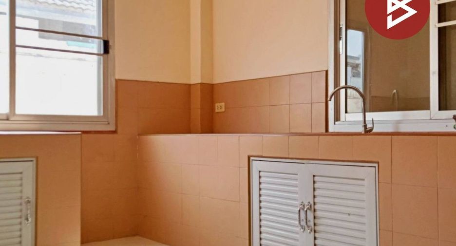 For sale 4 bedrooms house in Mueang Uttaradit, Uttaradit