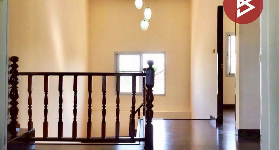 For sale 4 bedrooms house in Mueang Uttaradit, Uttaradit