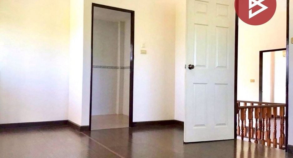For sale 4 bedrooms house in Mueang Uttaradit, Uttaradit