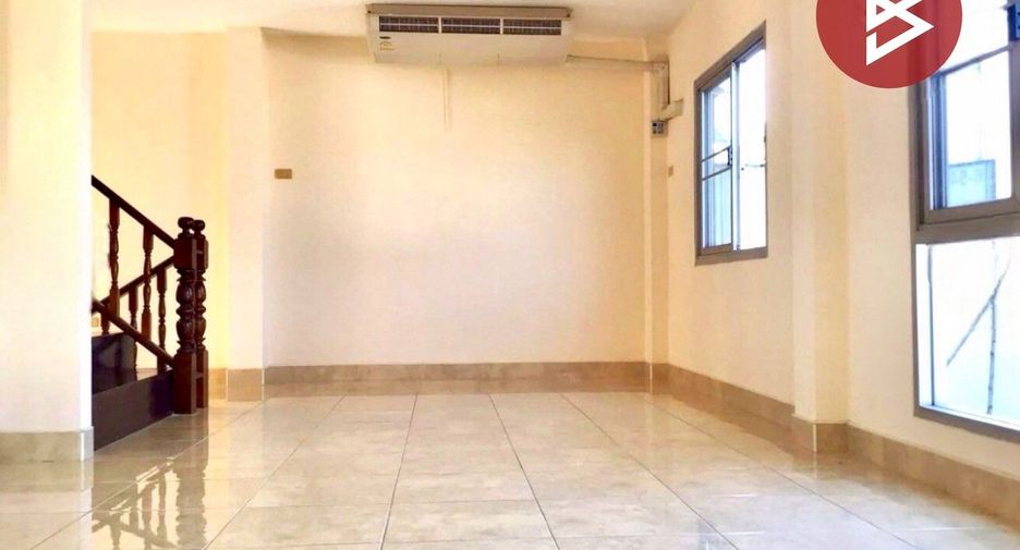 For sale 4 bedrooms house in Mueang Uttaradit, Uttaradit
