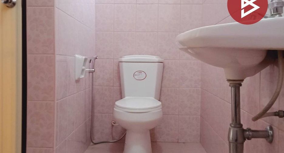For sale 4 bedrooms house in Mueang Uttaradit, Uttaradit