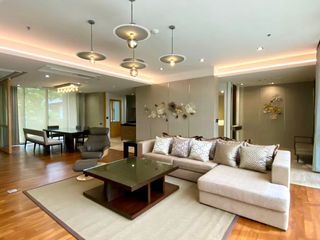 Condo en alquiler de 3 habitaciones en Khlong Toei, Bangkok
