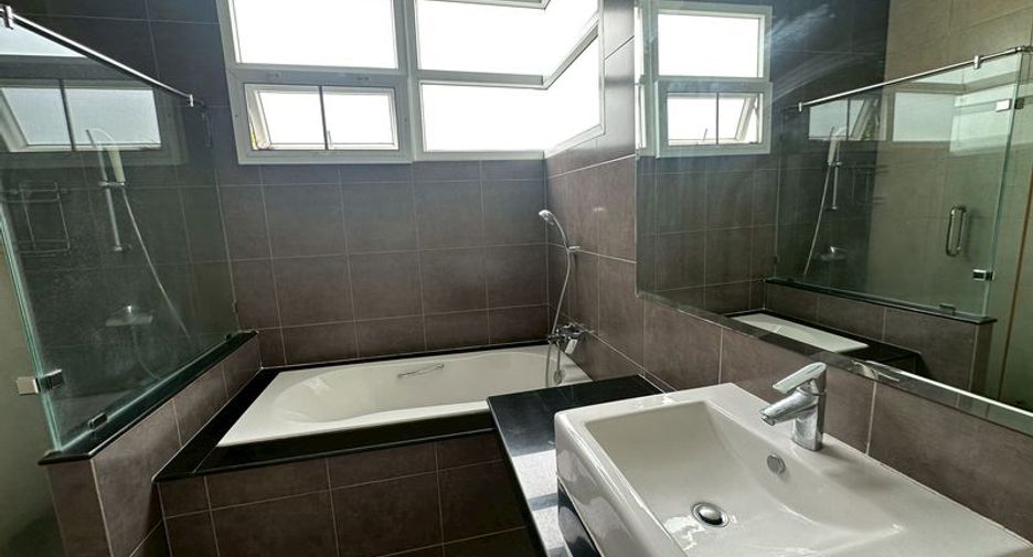 For rent 4 bedrooms house in Si Racha, Chonburi