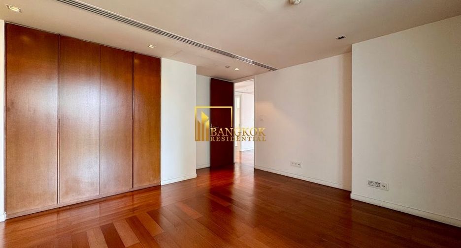 For sale 3 bedrooms condo in Yan Nawa, Bangkok