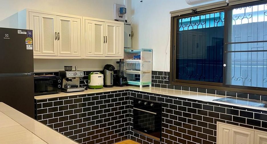 For rent 4 bedrooms villa in Ko Samui, Surat Thani