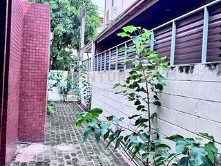 For sale 3 bedrooms house in Phaya Thai, Bangkok