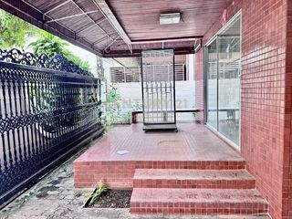 For sale 3 bedrooms house in Phaya Thai, Bangkok