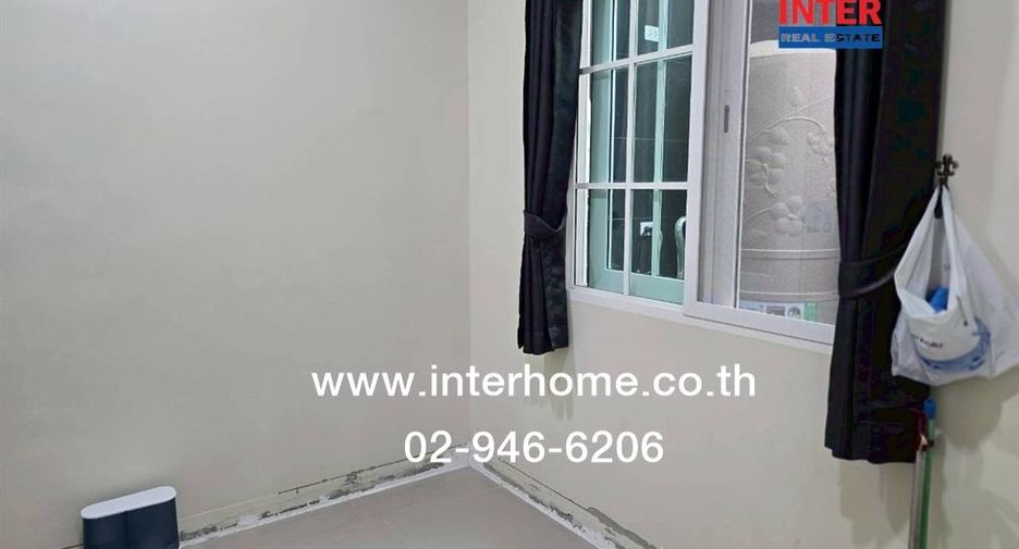 For sale 3 bedrooms townhouse in Mueang Samut Prakan, Samut Prakan