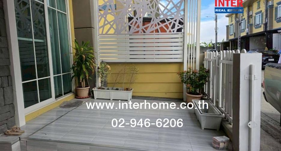 For sale 3 bedrooms townhouse in Mueang Samut Prakan, Samut Prakan