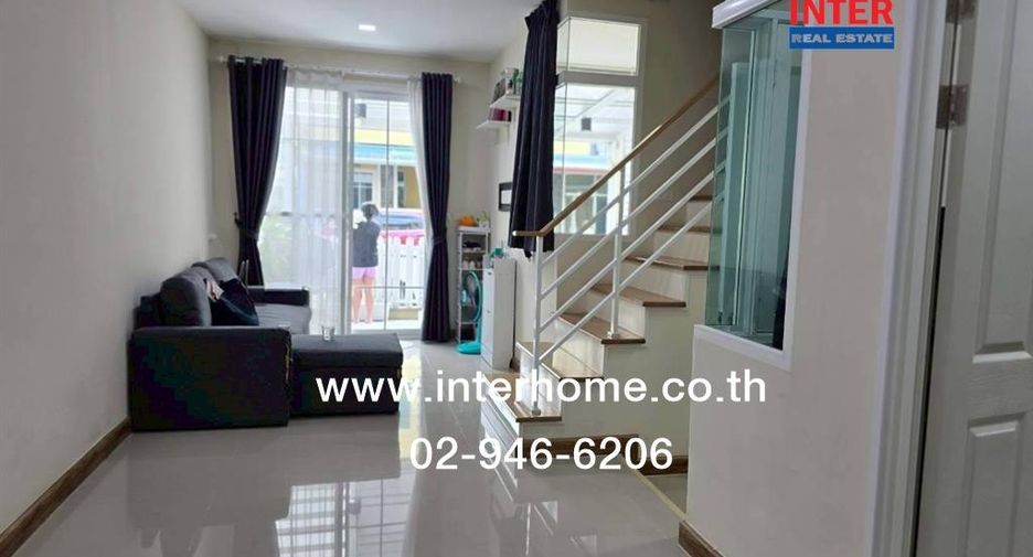 For sale 3 bedrooms townhouse in Mueang Samut Prakan, Samut Prakan