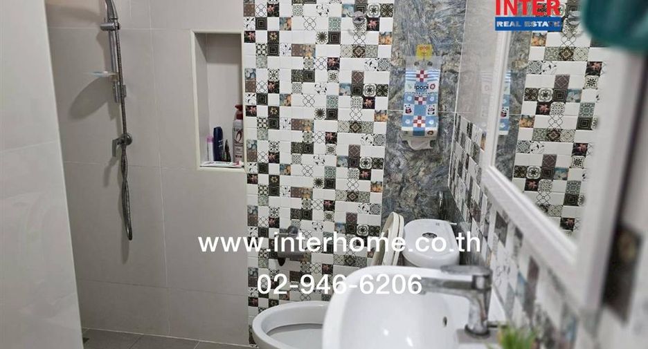For sale 3 bedrooms townhouse in Mueang Samut Prakan, Samut Prakan