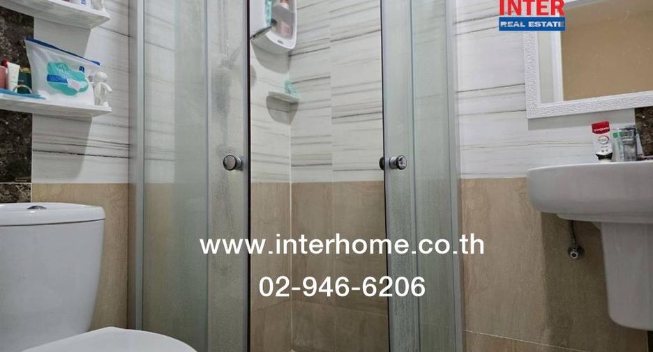 For sale 3 bedrooms townhouse in Mueang Samut Prakan, Samut Prakan