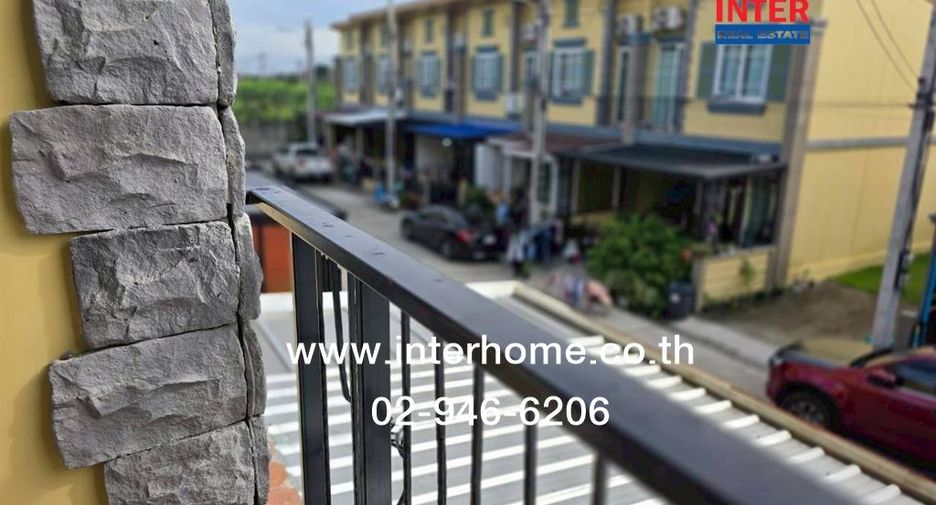 For sale 3 bedrooms townhouse in Mueang Samut Prakan, Samut Prakan
