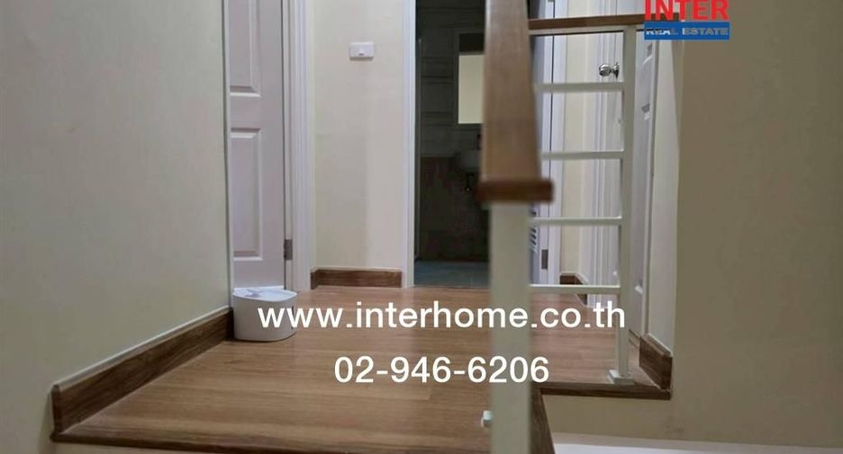 For sale 3 bedrooms townhouse in Mueang Samut Prakan, Samut Prakan