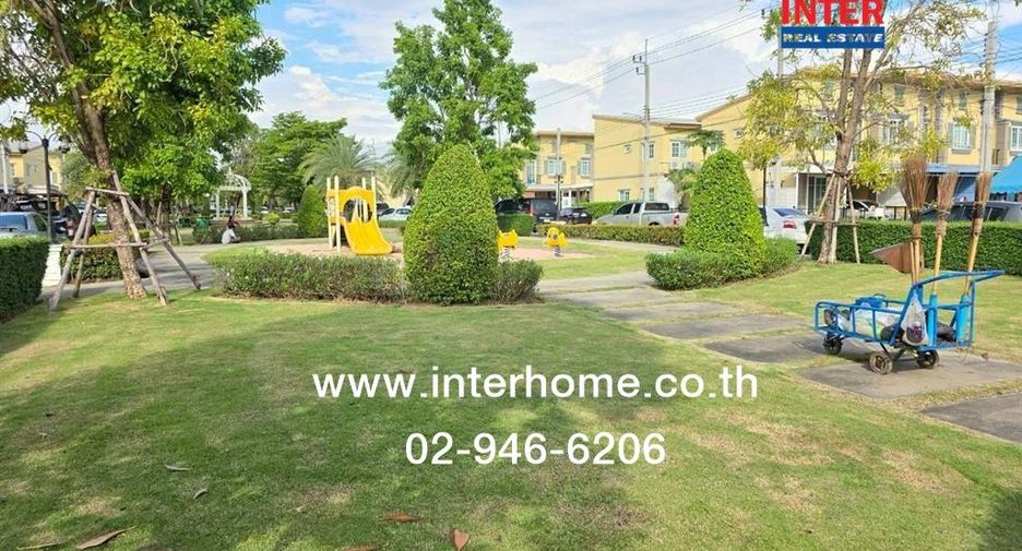 For sale 3 bedrooms townhouse in Mueang Samut Prakan, Samut Prakan