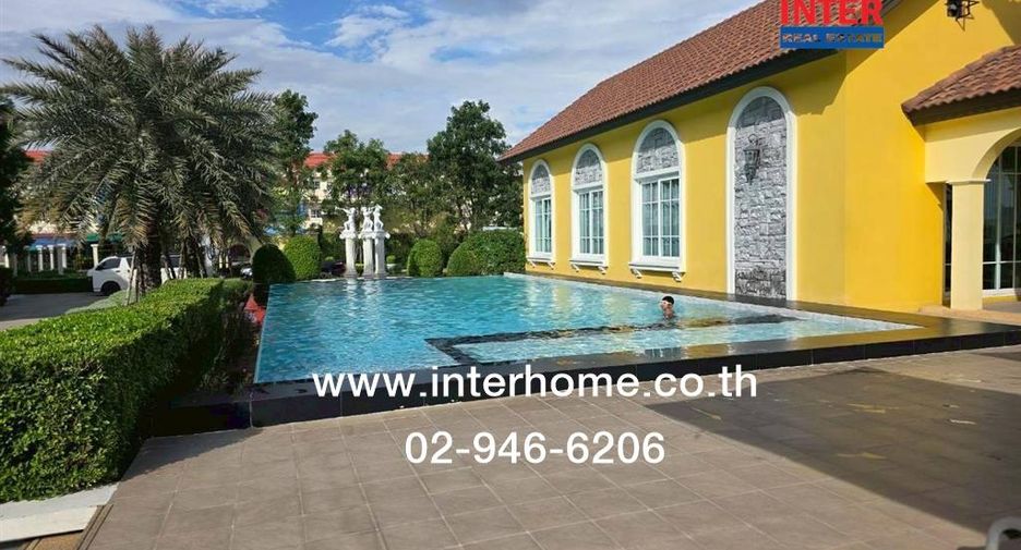 For sale 3 bedrooms townhouse in Mueang Samut Prakan, Samut Prakan