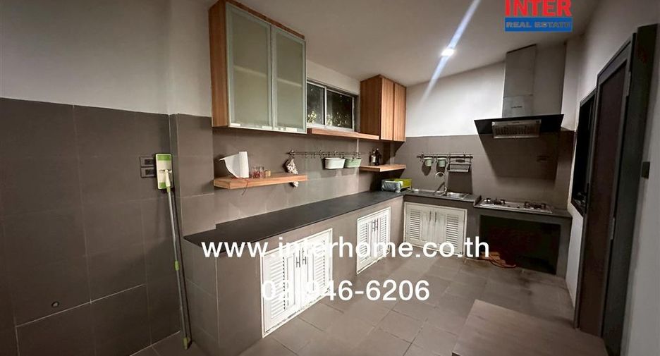 Casa en venta de 4 habitaciones en Bang Kruai, Nonthaburi