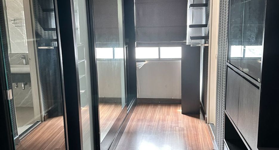 For sale 5 bedrooms townhouse in Suan Luang, Bangkok