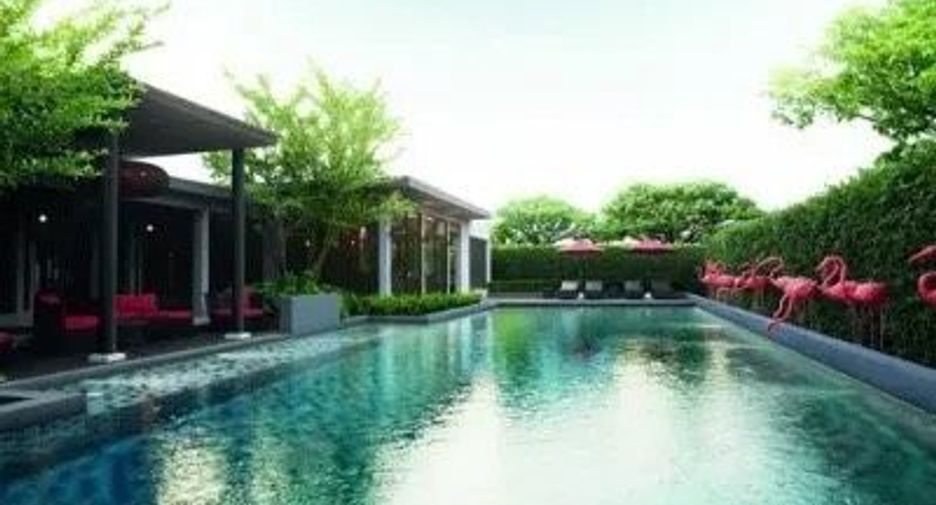 For sale 5 bedrooms townhouse in Suan Luang, Bangkok