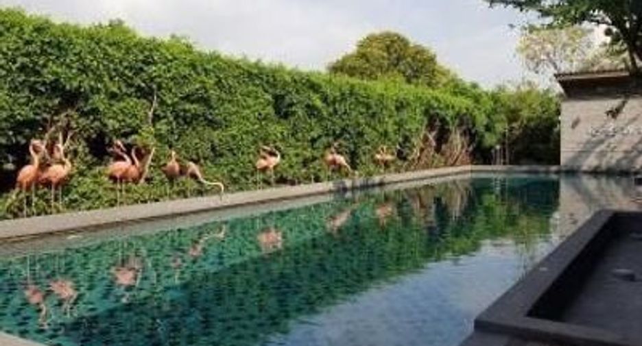 For sale 5 bedrooms townhouse in Suan Luang, Bangkok