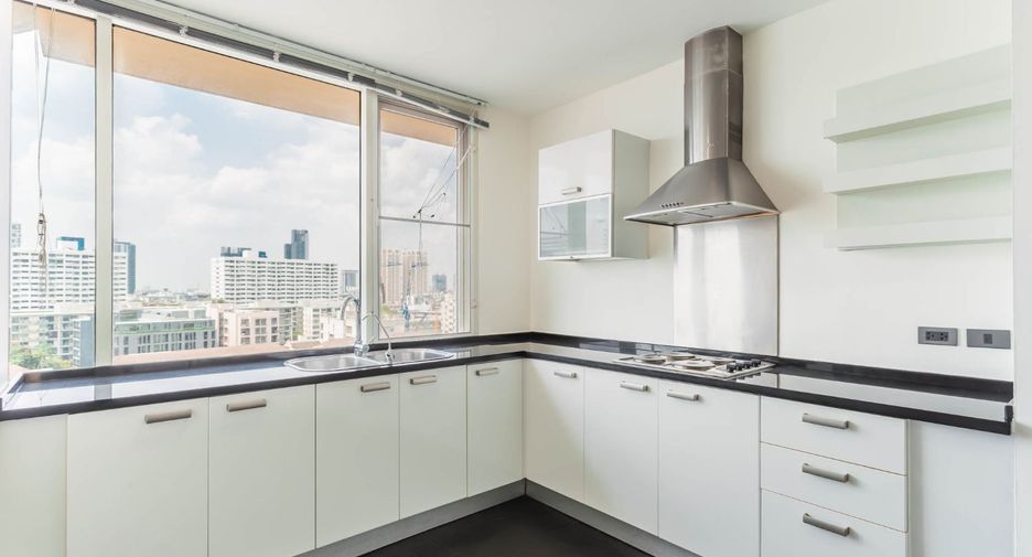 For rent 3 bedrooms condo in Watthana, Bangkok