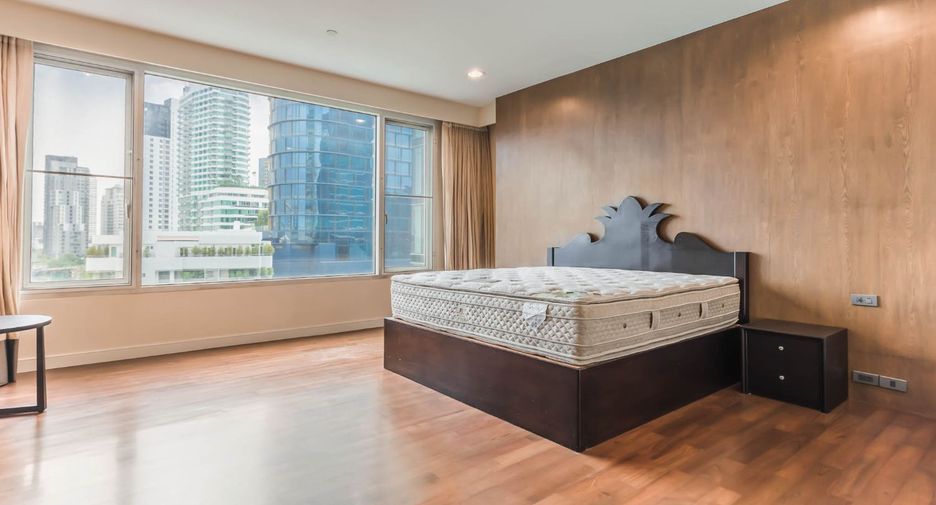 For rent 3 bedrooms condo in Watthana, Bangkok