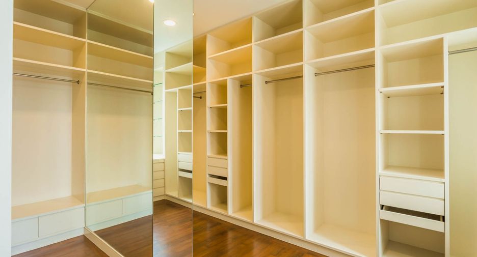 For rent 3 bedrooms condo in Watthana, Bangkok