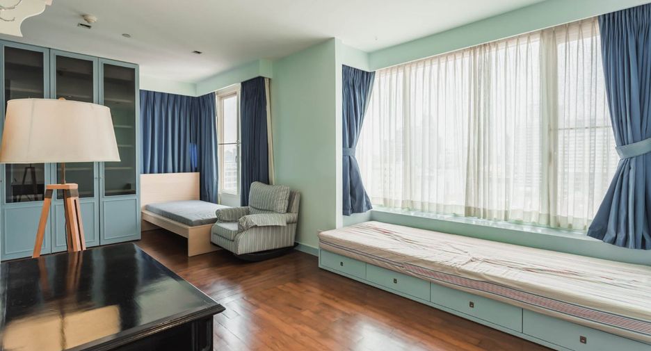For rent 3 bedrooms condo in Watthana, Bangkok