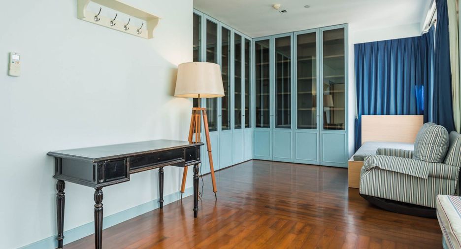 For rent 3 bedrooms condo in Watthana, Bangkok