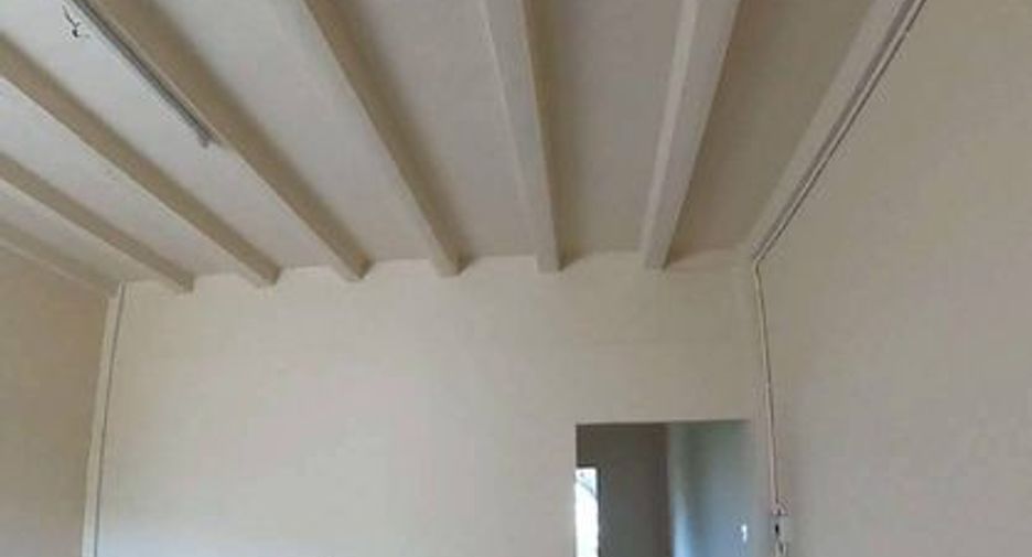 For sale 3 bedrooms retail Space in Bang Kapi, Bangkok
