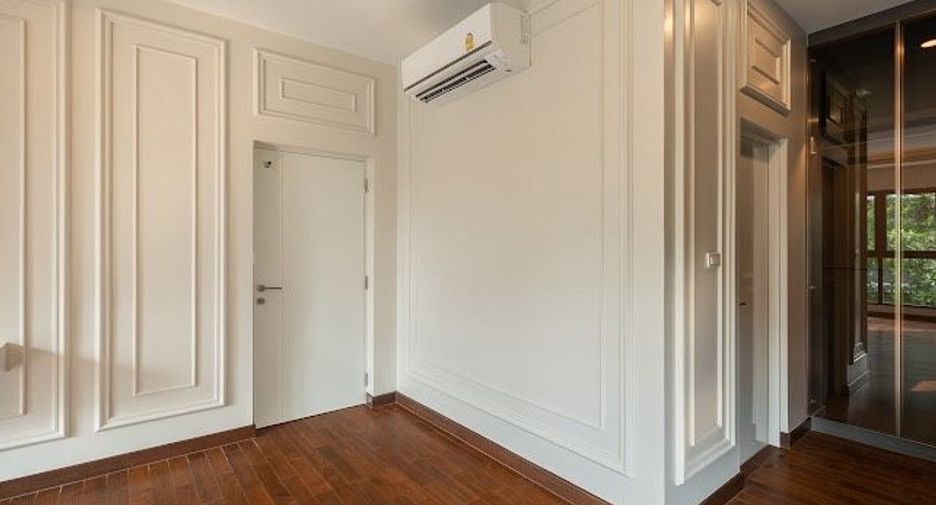 For sale 4 bedrooms house in Wang Thonglang, Bangkok