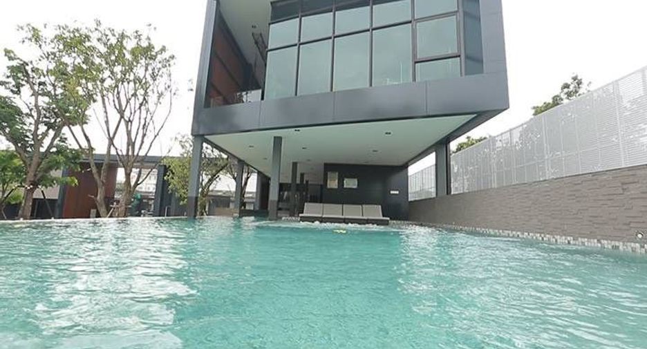 For sale 4 bedrooms house in Wang Thonglang, Bangkok