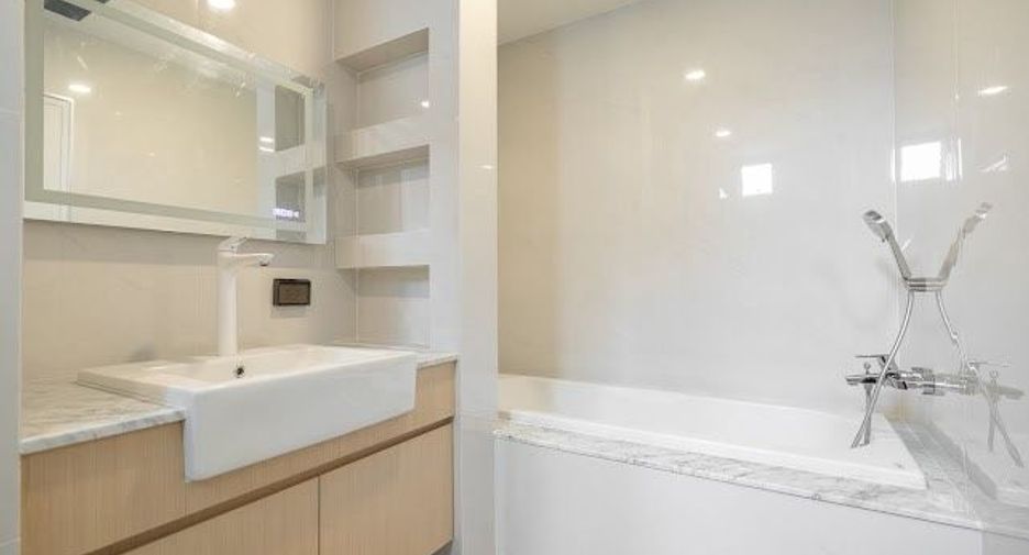 For sale 4 bedrooms house in Wang Thonglang, Bangkok