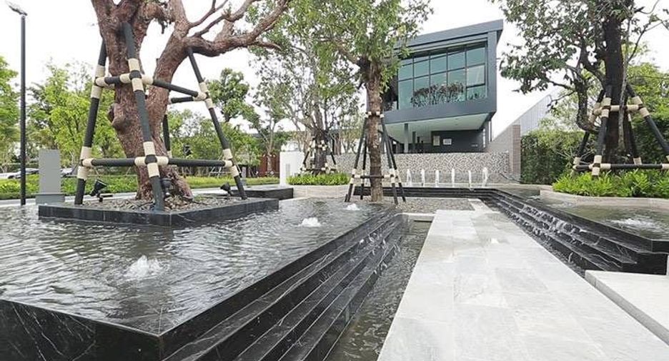 For sale 4 bedrooms house in Wang Thonglang, Bangkok