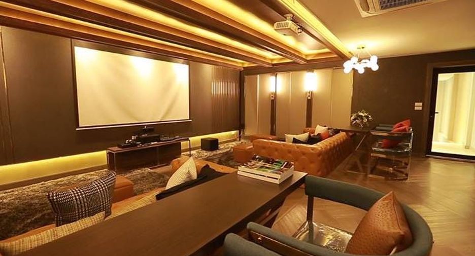 For sale 4 bedrooms house in Wang Thonglang, Bangkok