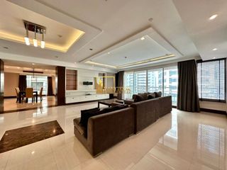 Condo en alquiler y en venta de 4 habitaciones en Khlong Toei, Bangkok