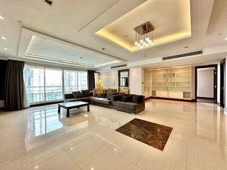 Condo en alquiler y en venta de 4 habitaciones en Khlong Toei, Bangkok