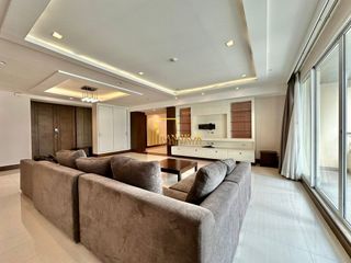 Condo en alquiler y en venta de 4 habitaciones en Khlong Toei, Bangkok