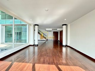 À louer et à vendre 3 chambres condo à Khlong Toei, Bangkok