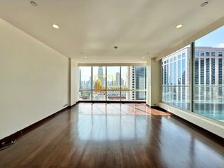 À louer et à vendre 3 chambres condo à Khlong Toei, Bangkok