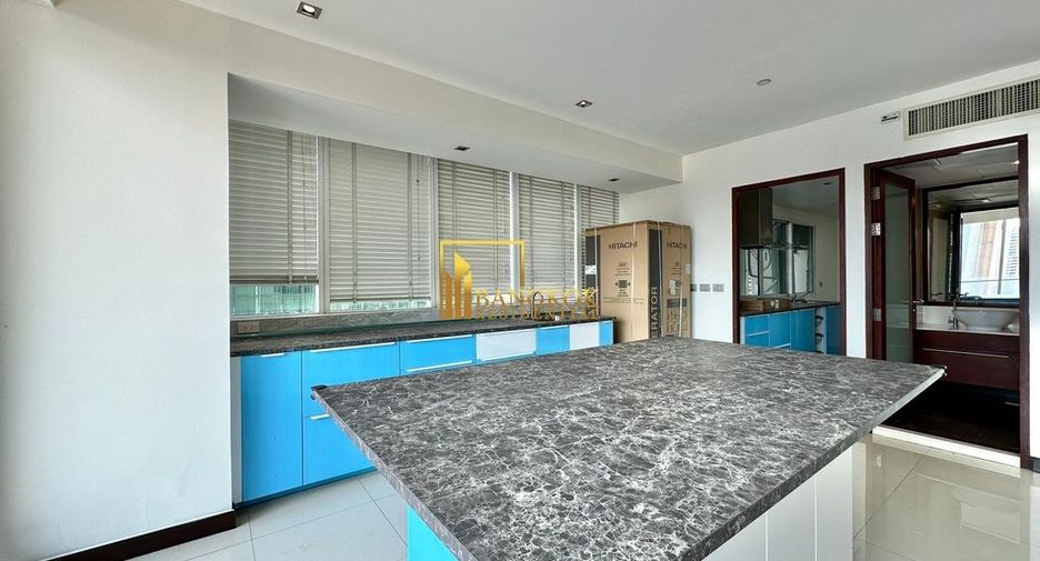 À louer et à vendre 3 chambres condo à Khlong Toei, Bangkok