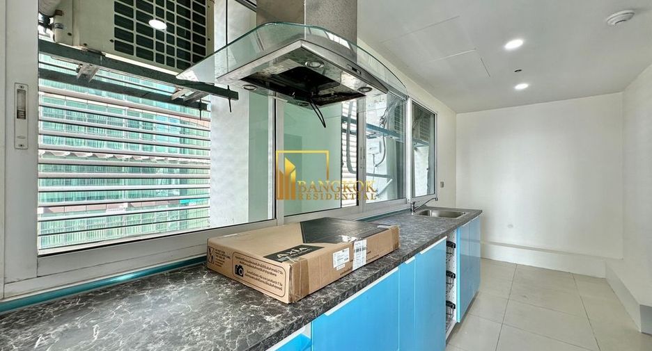 À louer et à vendre 3 chambres condo à Khlong Toei, Bangkok