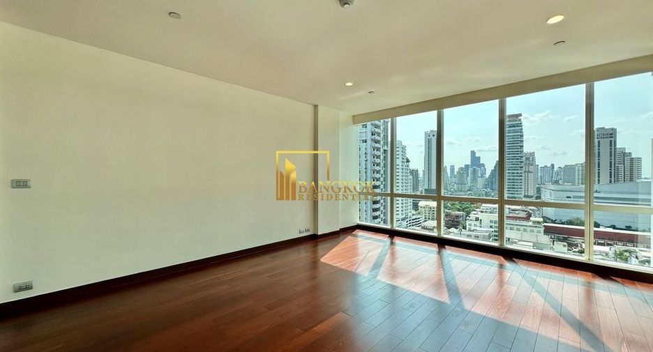 À louer et à vendre 3 chambres condo à Khlong Toei, Bangkok
