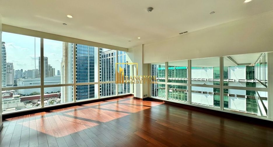 À louer et à vendre 3 chambres condo à Khlong Toei, Bangkok