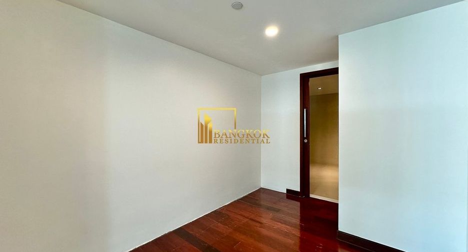 À louer et à vendre 3 chambres condo à Khlong Toei, Bangkok