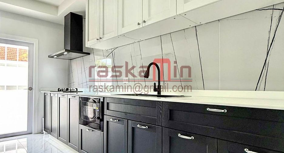 For sale 3 ベッドルーム villa in Bang Lamung, Chonburi
