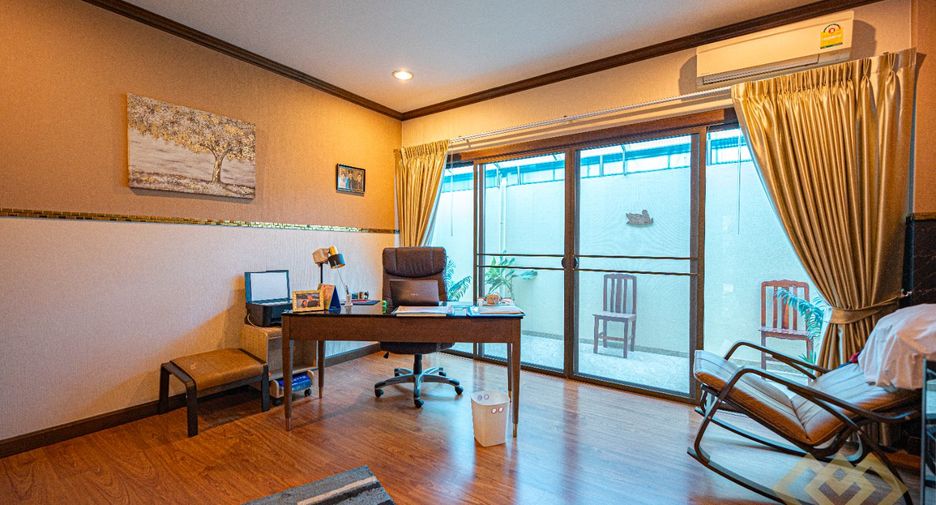 For sale 3 bedrooms house in Sattahip, Chonburi