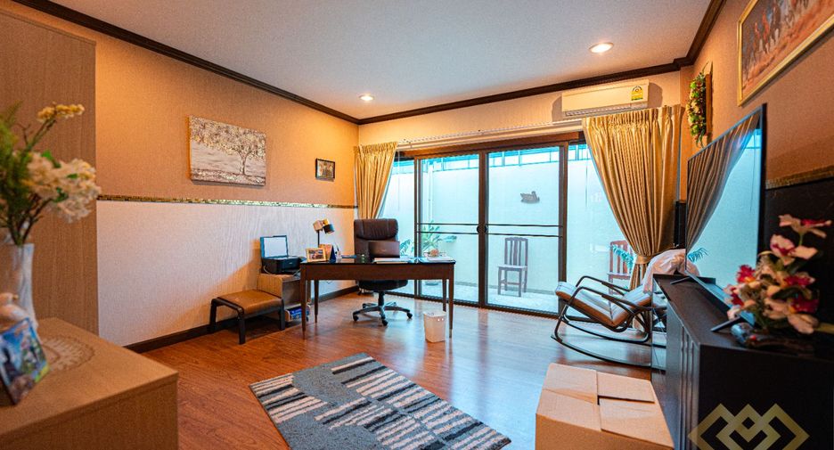For sale 3 bedrooms house in Sattahip, Chonburi
