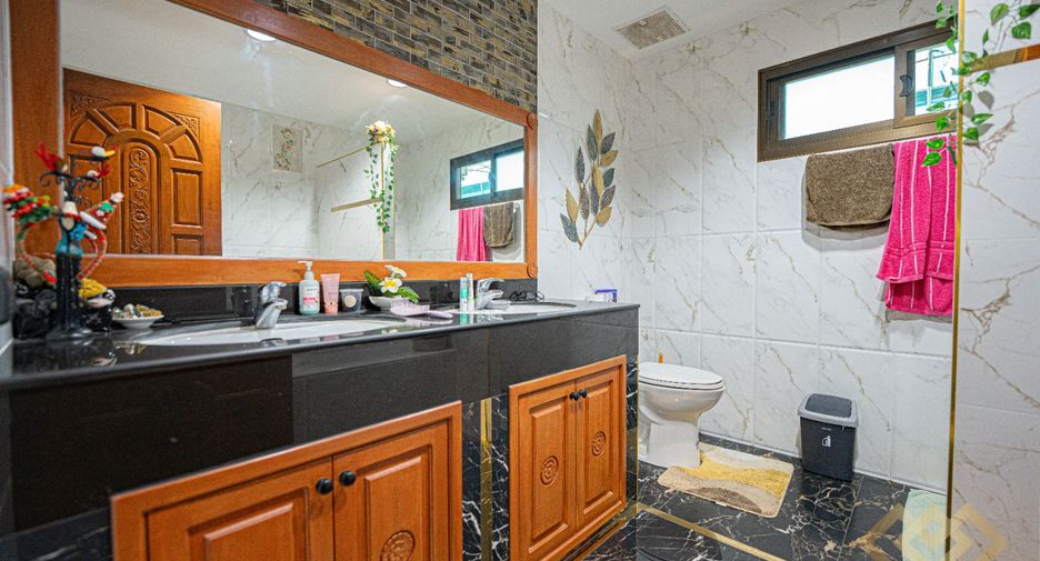 For sale 3 bedrooms house in Sattahip, Chonburi